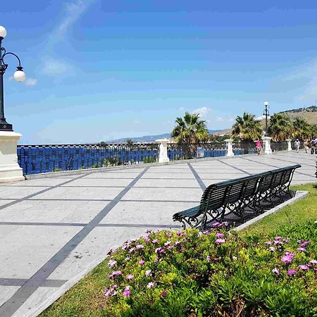 Appartamento a Reggio Calabria - FREE PARKING Esterno foto
